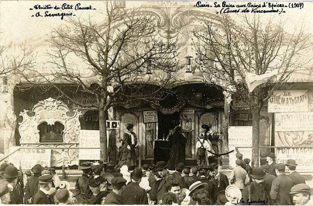 Le cinématographe du Théâtre du Petit Poucet - Foire aux Pains d'Epices, Cours de Vincennes - 1900 ? - Photo de Gondry
