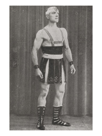 Fred Cram, l'homme-canon qui manie poids et haltères cirque Fanni Foire aux pains d’Épices Avril 1945