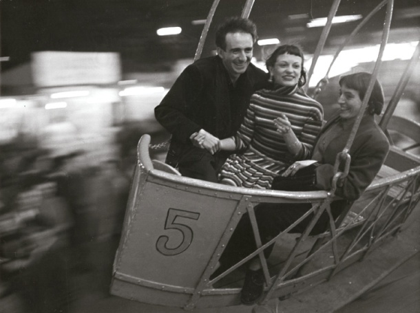 Marc et Christiane Chevaler à l'Ivresse, Foire du Trône 1953. Photo de Robert Doisneau.